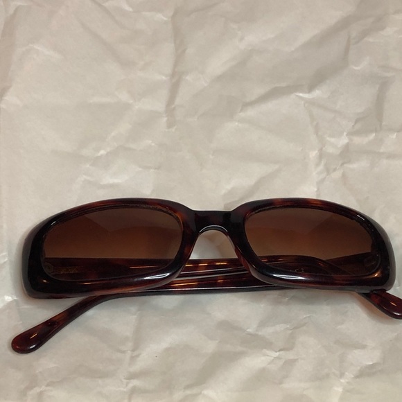 Square Tortoiseshell Sunglasses - Picture 4 of 4